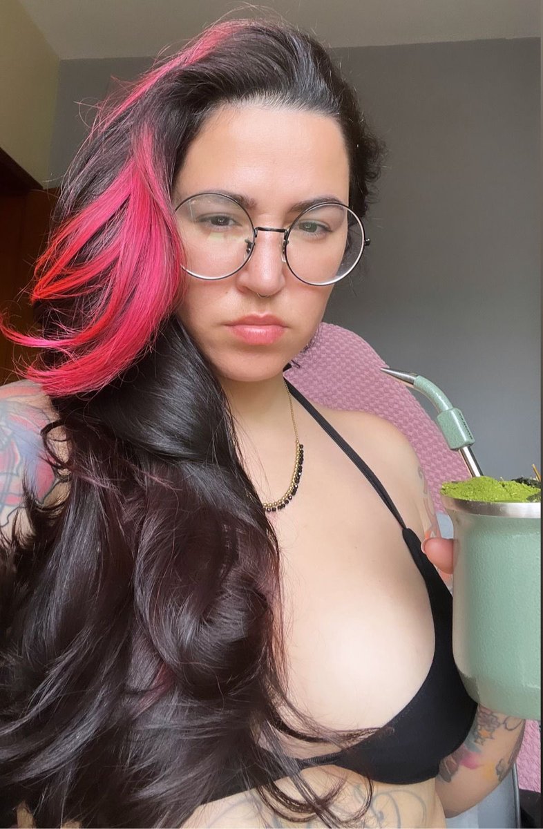 milaspook's tweet photo. Gente, quero fazer uma pesquisa:

Quem quer ser meu corninho vem de like ♥️
Quem quer me comer na frente do corno vem de RT 🔂 https://t.co/vRydCxIWSP