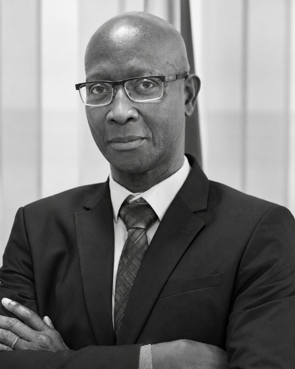 Regionsdefrance's tweet photo. ⚫️ [Communiqué de presse] Régions de France a appris avec une profonde tristesse le décès de Gabriel Serville, Président de la Collectivité territoriale de Guyane, survenu ce mercredi 30 septembre 2026, à l'âge de 67 ans

Né en Guyane en 1959, il avait été professeur de mathématiques puis proviseur avant d'entrer en politique. Conseiller régional, maire de Matoury, député de la première circonscription de 2012 à 2021, il avait été élu le 2 juillet 2021, à la présidence de la Collectivité territoriale de Guyane.

S'il avait une conviction, c’était celle que les Guyanaises et les Guyanais décident davantage de ce qui les concerne. Avec le Congrès des élus, il défendait sans relâche un projet d'autonomie adapté à un territoire amazonien et le portait avec courage auprès de tous les acteurs institutionnels de notre pays.

Il a aussi permis à la Guyane de mieux s'intégrer à la Caraïbe et l'Amérique du Sud en lui permettant de devenir membre associé de la CARICOM en juillet dernier.

On lui doit aussi la restitution des restes de six Kali'na et Arawaks, exhibés à Paris en 1892, que la France a rendus à leurs descendants.

Au sein de Régions de France, il portait avec vigueur la voix de la Guyane et plus largement celle des Outre-mer. Il rappelait constamment que la décentralisation resterait inachevée tant qu'elle ne tiendrait pas compte de territoires aussi éloignés et aussi singuliers que le sien. Il l'avait encore exprimé auprès du Premier ministre lors du dernier Congrès de Régions de France, en novembre 2025.

« Gabriel Serville était un homme de conviction et de dialogue, profondément attaché à sa terre et à ceux qui la font vivre. Il a défendu sans relâche une Guyane maîtresse de son destin. Nous perdons aujourd'hui un collègue apprécié et un ami. » Carole Delga, Présidente de Régions de France et de la Région Occitanie.

L'ensemble des présidentes et présidents de Région s'associent à Carole Delga pour adresser leurs plus sincères condoléances à sa famille et à ses proches, aux élus et aux agents de la Collectivité territoriale de Guyane, ainsi qu'à tout le peuple guyanais.

@CTdeGuyane @CaroleDelga