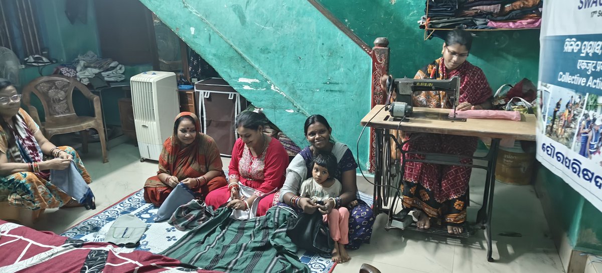 nac_aska1's tweet photo. SHG members stitching bag to sell to local Shopkeepers at Asika Municipality.
Ban on Single Use Plastic..
We will care to our Earth.
A small pratice to avoid polythene.
#SHS2026
#SwachhataHiSeva2026 
@SwachhBharatGov 
@swachhbharat 
@HUDDeptOdisha 
@MoHUA_India 
@Ganjam_Admin https://t.co/a03M3adCho