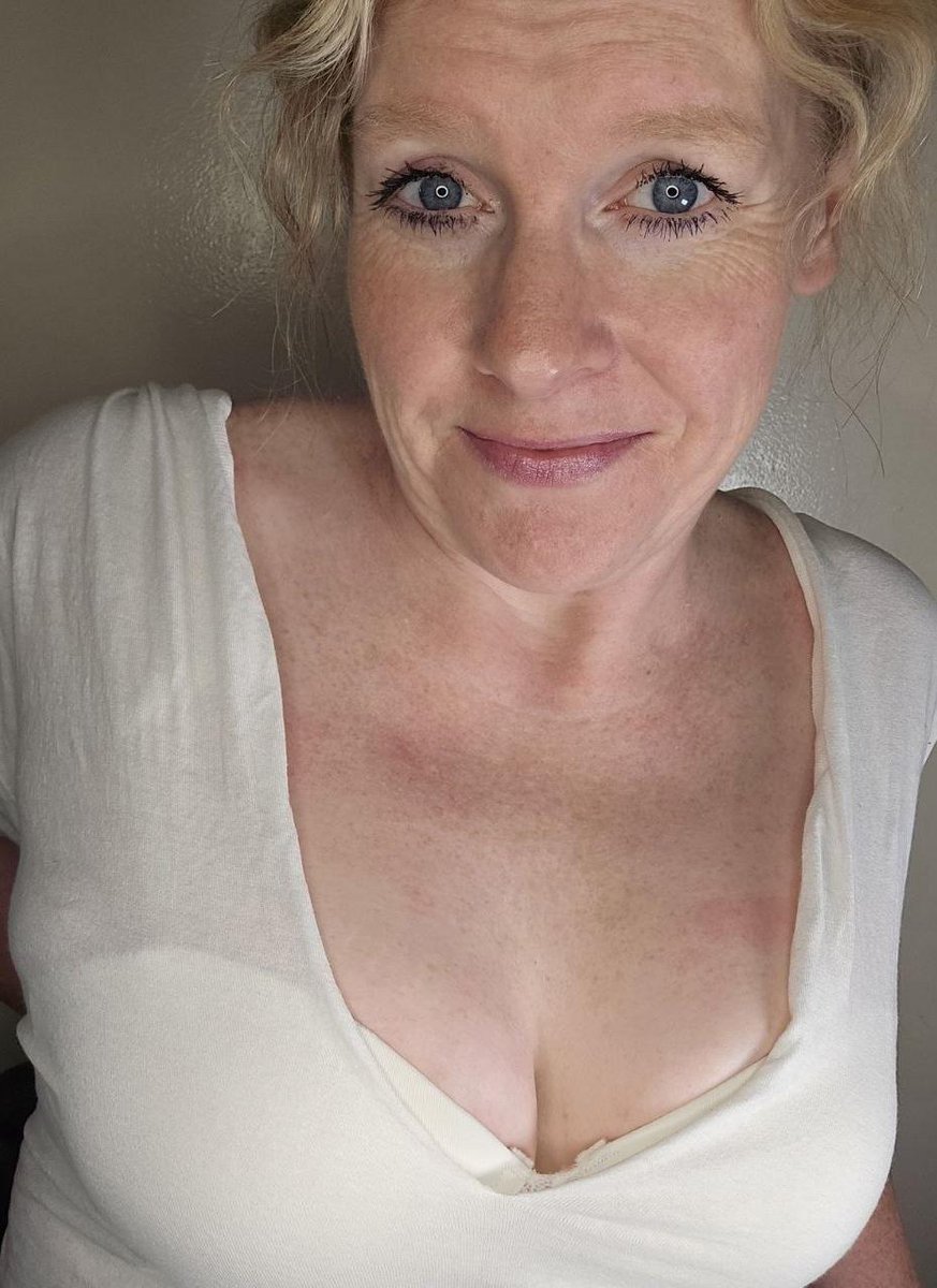 olga0508's tweet photo. be honest, am i too fat? https://t.co/P094nu4SPX