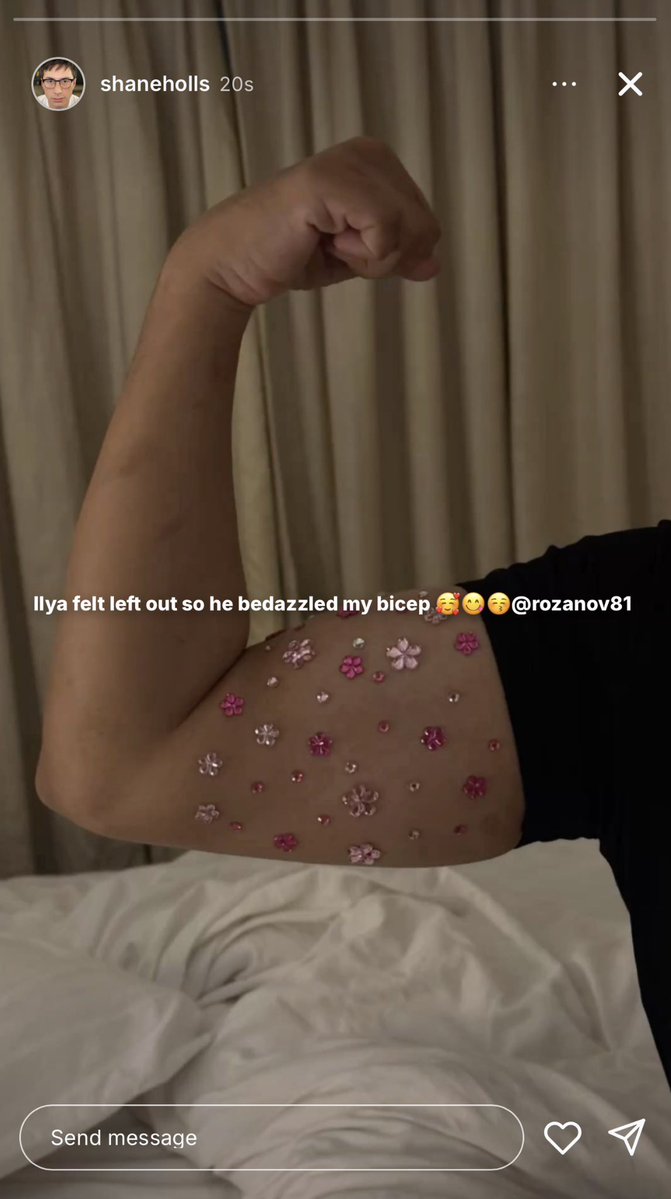 dsbuckleys's tweet photo. #hollanov bedazzling each other https://t.co/wh1CW9AzKX
