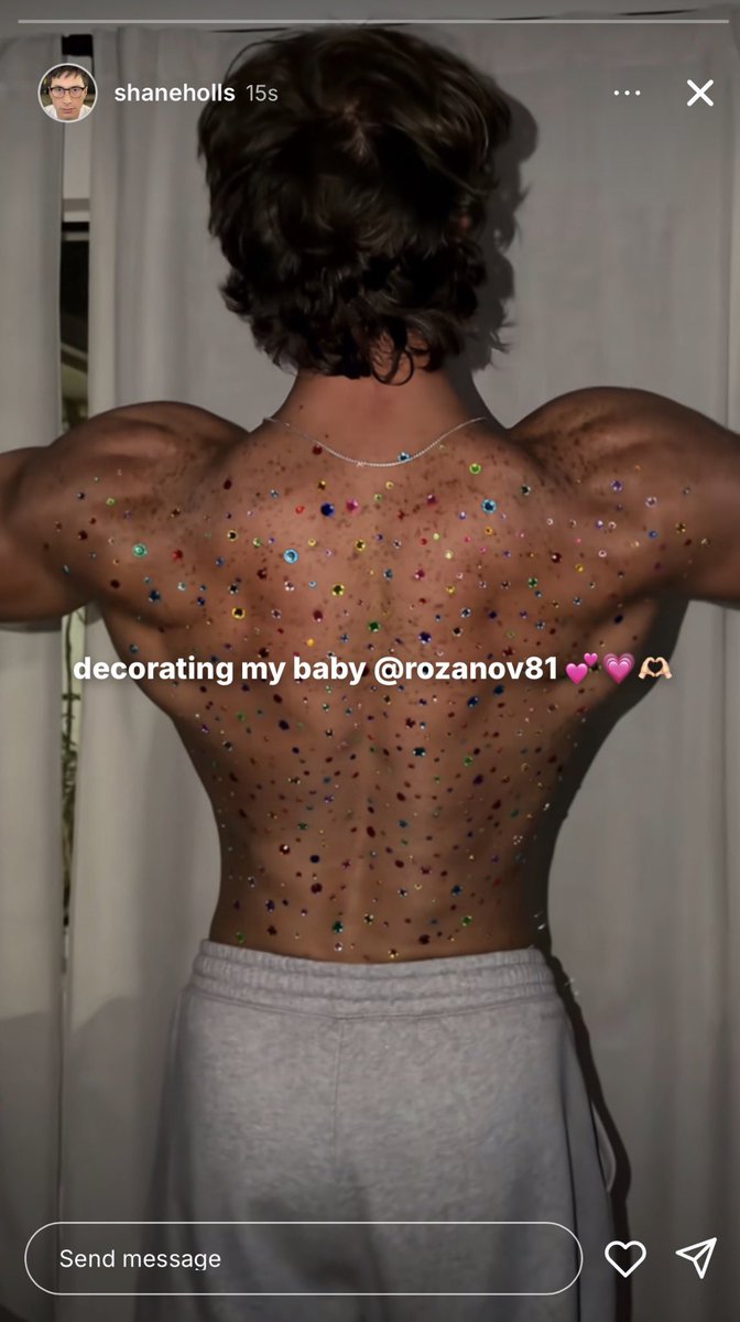 dsbuckleys's tweet photo. #hollanov bedazzling each other https://t.co/wh1CW9AzKX