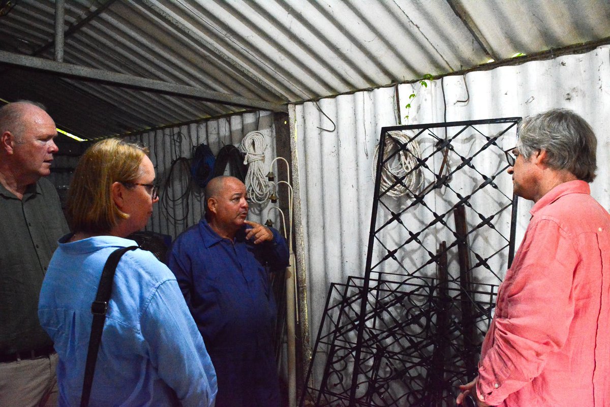 PNUDCuba's tweet photo. @ACraenen, embajadora de @SwedeninCU, visitó junto a @HiraldoFernando, representante residente del @PNUDCuba experiencias de impulso al rol del sector privado en el tejido productivo local de Villa Clara, como resultado del proyecto Mi Emprendimiento.

👉https://t.co/HaWxpnWFuk https://t.co/FJUccxrS85