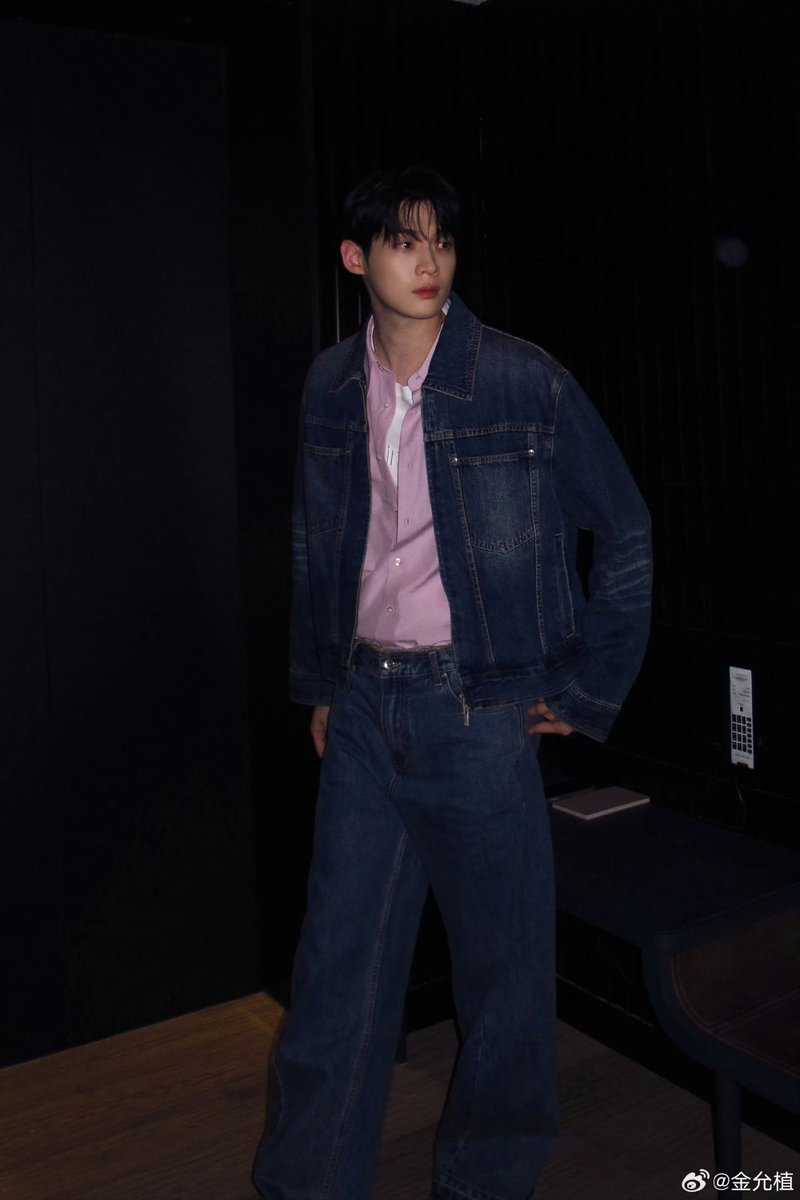 buzheng302's tweet photo. Paris feels a little brighter today. (◦˙▽˙◦)

KIM YOON SIK PARIS FASHION WEEK

#KIMYOONSIKPFWSS27
#YOONSIKINPARIS https://t.co/hi2QzCSLyD