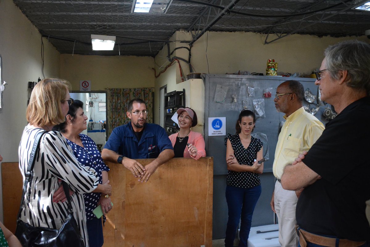 PNUDCuba's tweet photo. @ACraenen, embajadora de @SwedeninCU, visitó junto a @HiraldoFernando, representante residente del @PNUDCuba experiencias de impulso al rol del sector privado en el tejido productivo local de Villa Clara, como resultado del proyecto Mi Emprendimiento.

👉https://t.co/HaWxpnWFuk https://t.co/FJUccxrS85