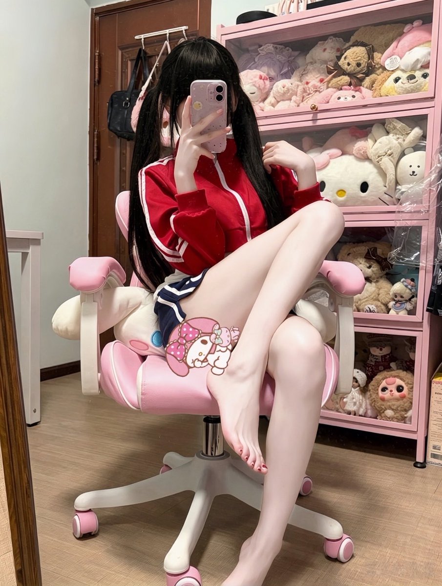 NancyLewisqbev's tweet photo. x在宿舍不知道干嘛好还是上供吧

有人想锐评一下我的燥福嘛 🥹   

看完不许瞎说，赶紧看，我要删了 https://t.co/dJPPDSFEty