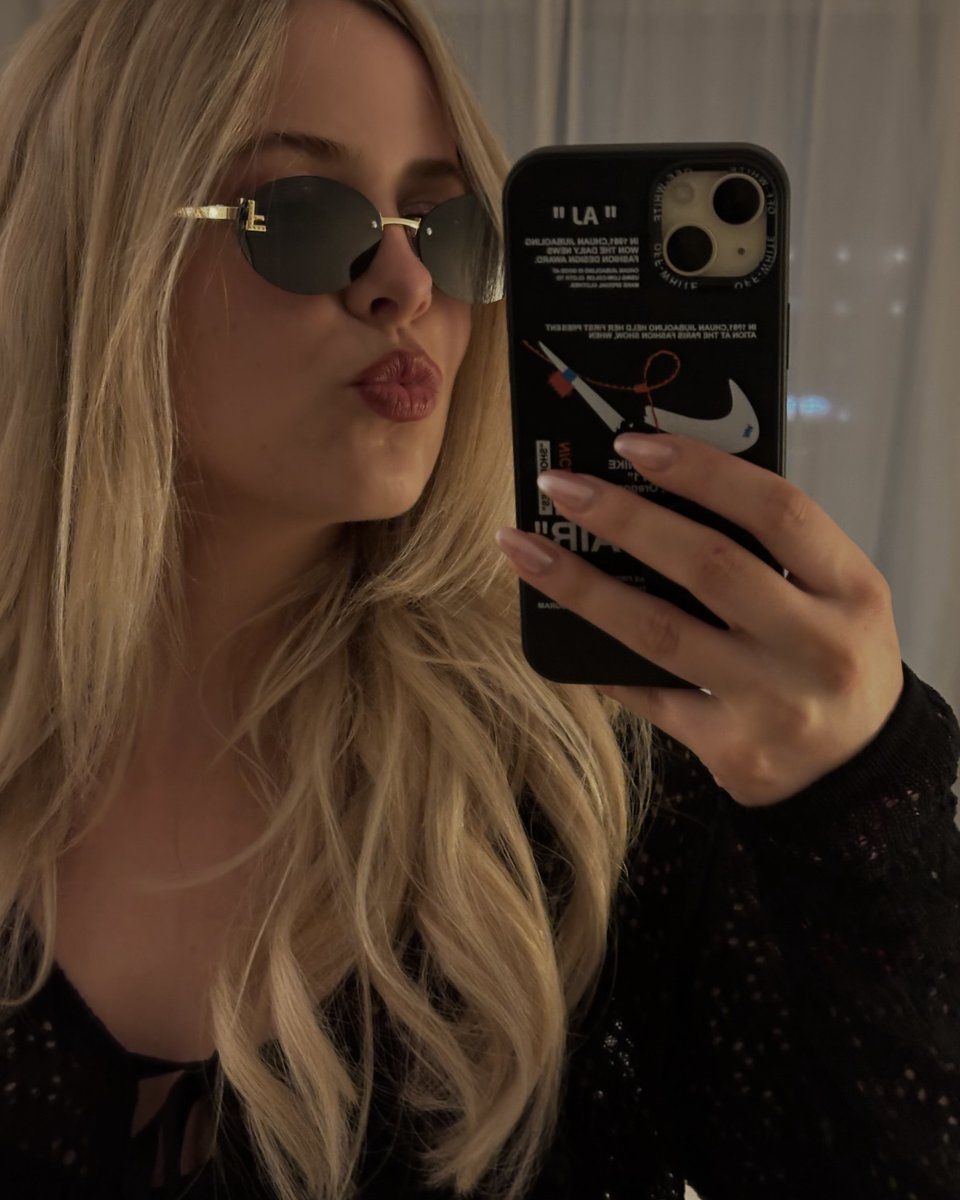 ItsNovaRose's tweet photo. It’s already noon and somehow I feel like the day just started..

Got few things done, still have a bunch left to do but I’m not complaining. Taking a little break nd then back to it.☺️

Hope your day’s going smoothly so far🤍 https://t.co/Oz2tbZ7tt1