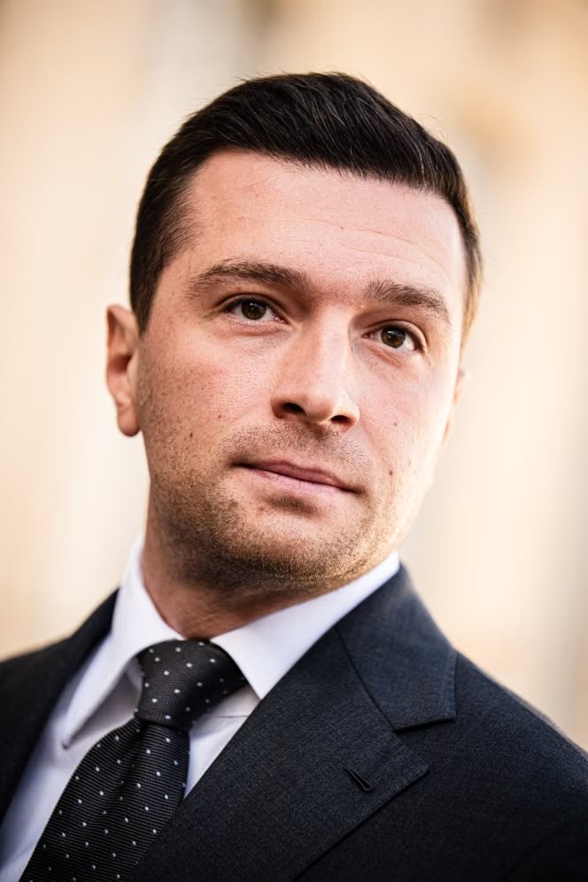 PascalePiera's tweet photo. En proférant des accusations honteuses contre @J_Bardella , l’extrême gauche cherche comme toujours à disqualifier l’homme et la campagne présidentielle menée par @MLP_officiel. C’est un piège qui sera vain tant le soutien populaire au RN est fort, solide et massif. https://t.co/6TVdL7TiDF