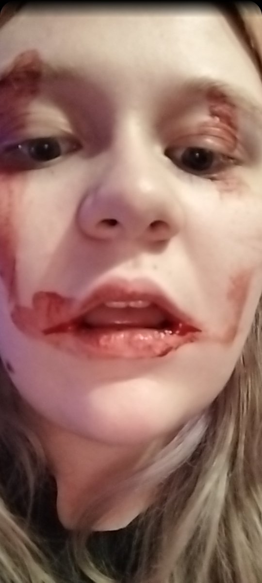 Shizukachap's tweet photo. FAKE SFX HALLOWEEN MAKE UP :3 #shhtwt #slittwt #shed https://t.co/Afwu1c3lwr