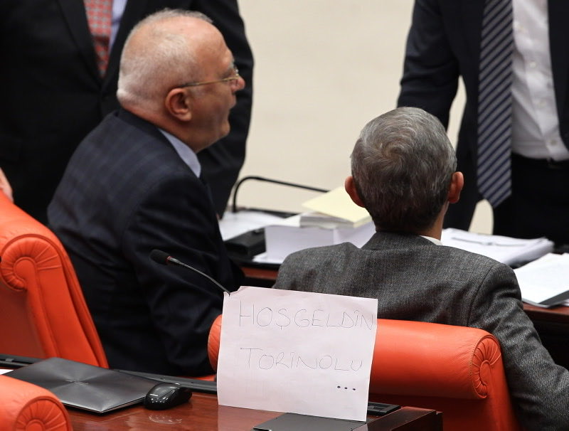 EmekliMv1's tweet photo. Bugün yan masama şöyle bir şey bırakmışlar kim bu şaban https://t.co/aHuoxJijXl