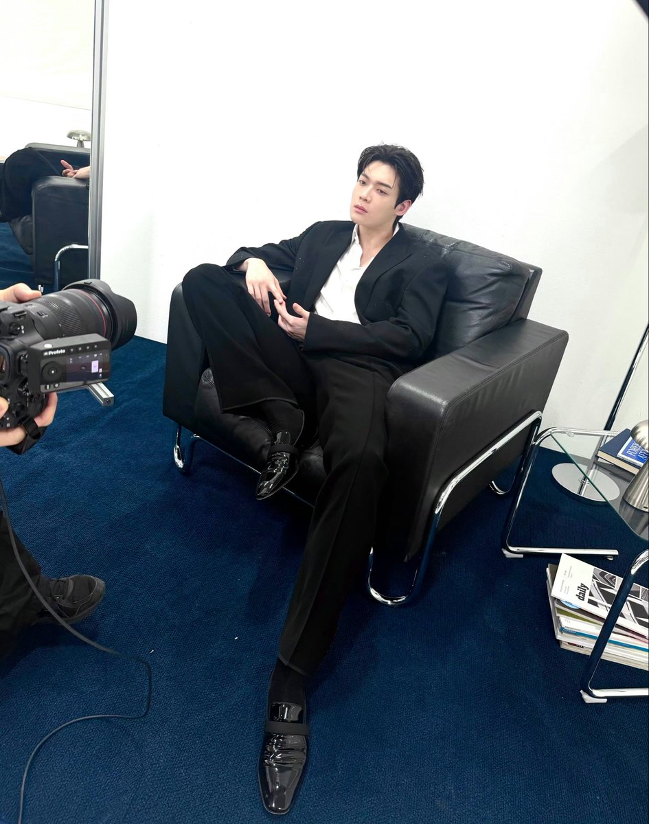 iou_pp's tweet photo. Hope YoonSik enjoys every precious second during his stay in Paris (´｡• ᵕ •｡`)

KIM YOON SIK PARIS FASHION WEEK

#KIMYOONSIKPFWSS27
#YoonSikInParls https://t.co/u5kN8usQjX
