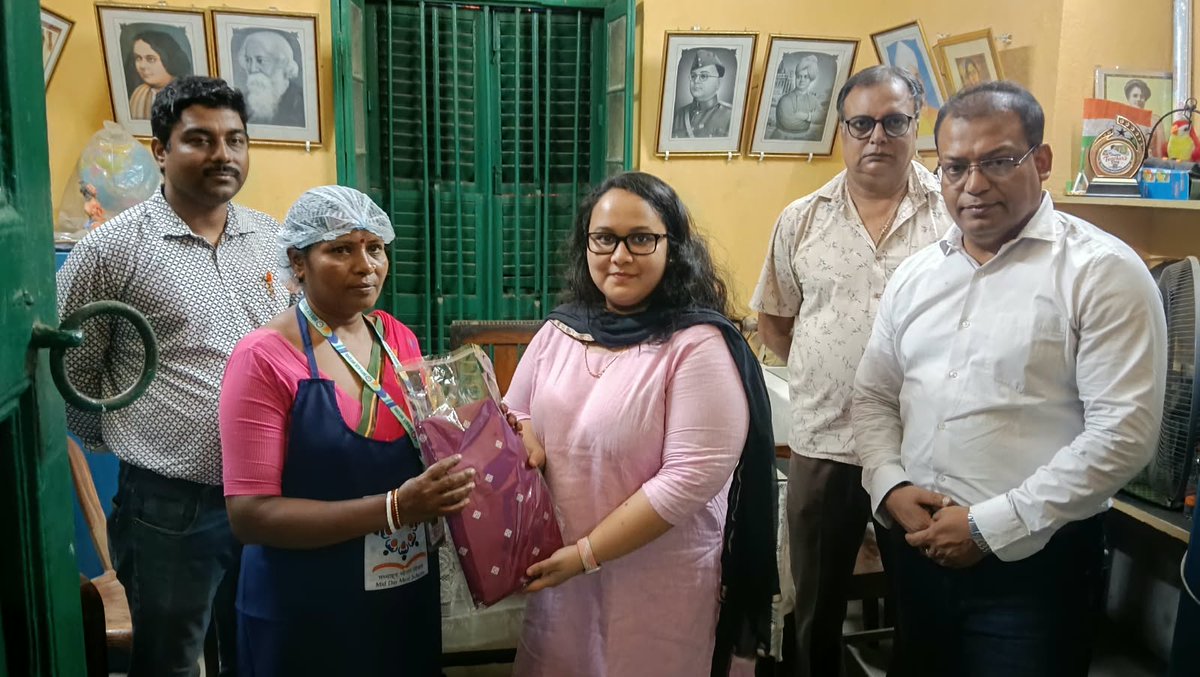 BJP4Bengal's tweet photo. At Byatra Madhusudan Pal Chowdhury High School, Howrah, students came together for a grand midday meal featuring rice, fish and sweets.
The dedicated women who prepare and serve fresh, nutritious meals were also felicitated and presented with sarees as a token of appreciation for their service.

A meaningful gesture celebrating student welfare, dignity and the invaluable contribution of our frontline workers.