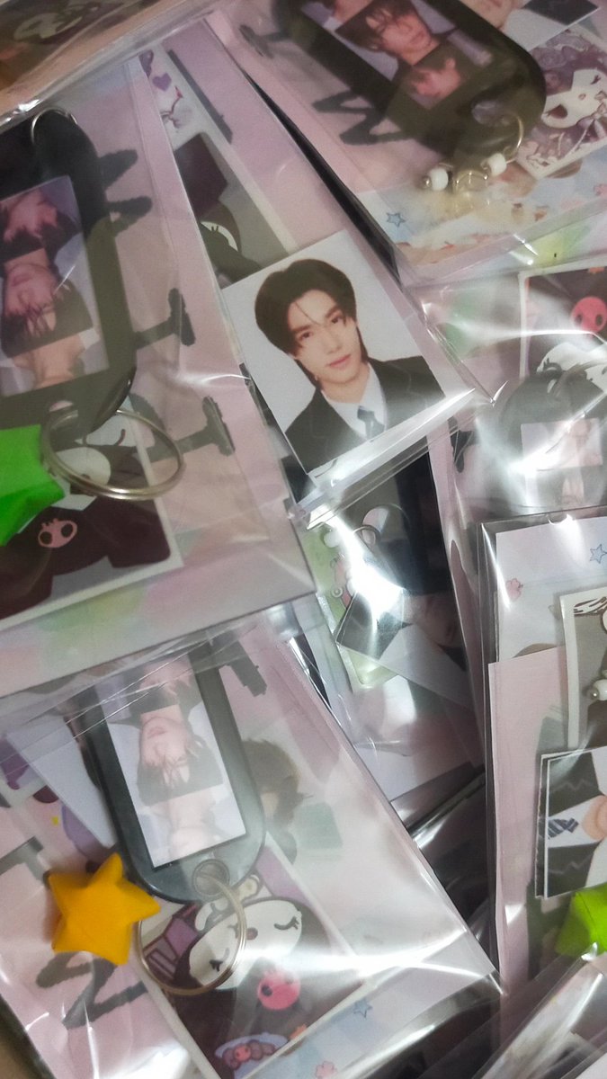 theonlymilpo's tweet photo. hari sabtu nanti aku mau bagiin freebies, semoga yang dapet freebies aku sukaa yaa huhuhu🥺🥺 hehe dan aku males bikin poster☝🏻
#2026Phuwin1stFanconinIndonesia https://t.co/bWSSiWHJZM