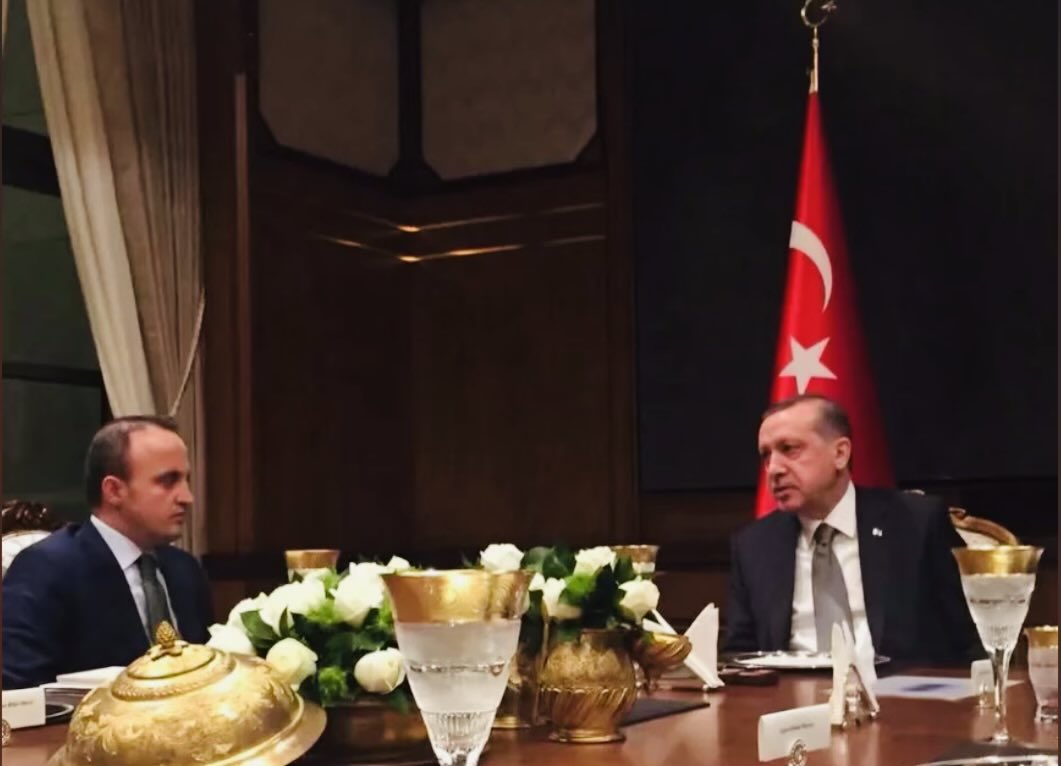 abdurrahim_av's tweet photo. T.C. İçişleri Bakan Yardımcısı Sayın Bülent Turan’ın, Sayın Cumhurbaşkanımız Recep Tayyip Erdoğan’ın ortaya koyduğu siyasi mücadele ve hizmet anlayışına ilişkin ifade ettiği kararlı sözleri, kendisinin duruşunu açıkça ortaya koymaktadır.

“Sayın Cumhurbaşkanımızın davasına ve yoluna canımız fedadır. Hiç kimse bu davanın üzerinde değildir.”

Devletimize, milletimize ve ülkemize hizmet yolunda sorumluluk makamında bulunan Sayın Bakanımızın bu kararlı duruşunu takdirle karşılıyorum.

Yüce Rabbim sizlerden razı olsun Sayın Bakanım. Allah devletimize ve milletimize zeval vermesin. @turanbulent 

ABDURRAHİM AVCIOĞLU