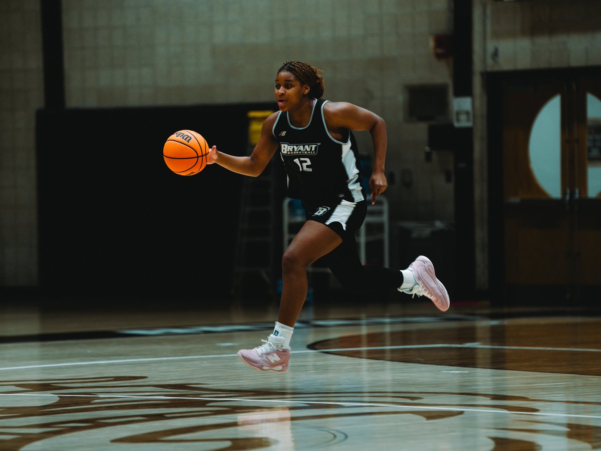Bryantwbball's tweet photo. Mid-Week practice sesh 😤

#DawgsgottaEEATT https://t.co/eNjwaKgJ0f