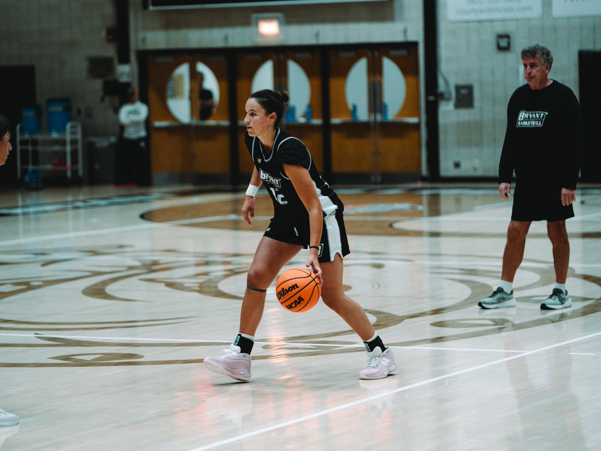 Bryantwbball's tweet photo. Mid-Week practice sesh 😤

#DawgsgottaEEATT https://t.co/eNjwaKgJ0f