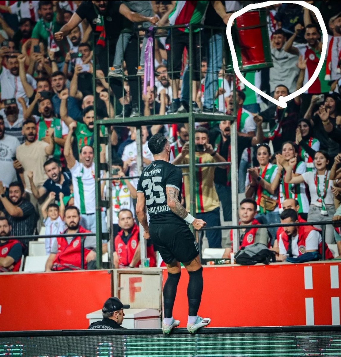 osekilgelamaa's tweet photo. acaba bizden bişe olur mu diye düşündüğümüz kızın hayatında bizim konum https://t.co/fpV43t2cLj