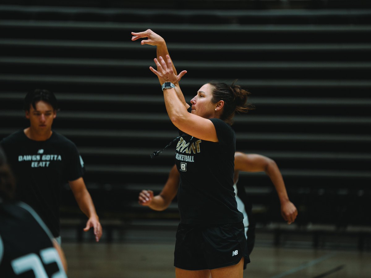 Bryantwbball's tweet photo. Mid-Week practice sesh 😤

#DawgsgottaEEATT https://t.co/eNjwaKgJ0f