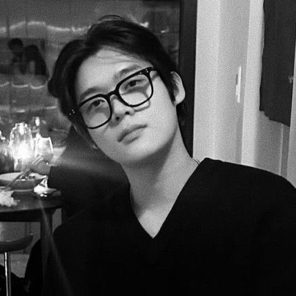 toufu141's tweet photo. I’m having a bad day. But knowing that Kim Yoonsik is flying to a new country, doing his best, i feel motivated again.
Let’s become the best versions of ourselves together, my dearest Yoonsik 🩵

KIM YOON SIK PARIS FASHION WEEK

#KIMYOONSIKPFWSS27
#YOONSIKINPARIS https://t.co/E0PjEayy14