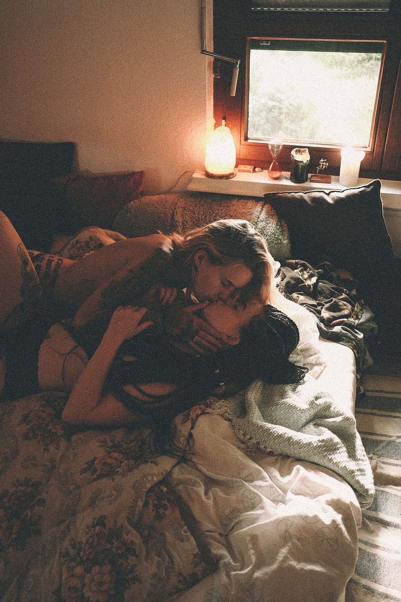 lushkisses3's tweet photo. manifesting this kind of morning~ #wlw https://t.co/8JBsPZVPt7