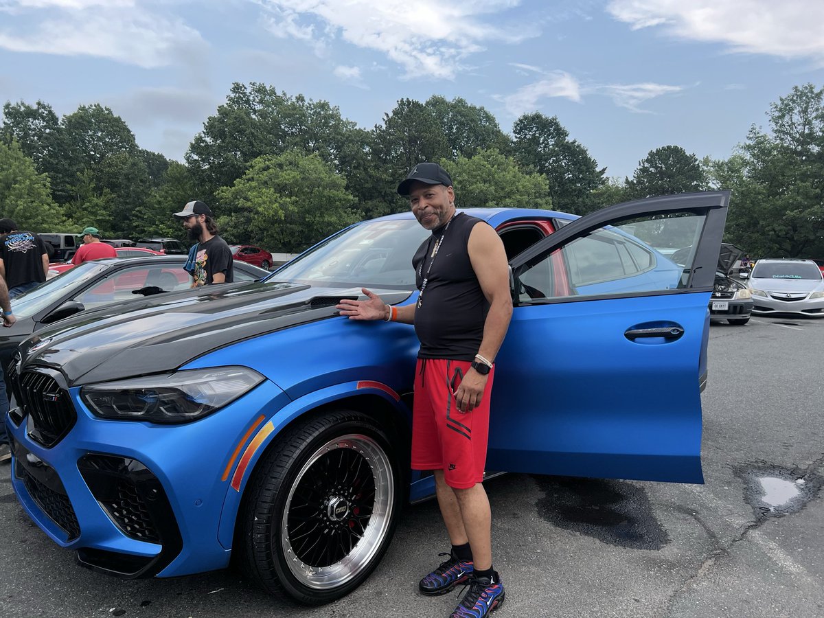 mowonder's tweet photo. Happy birthday to my amazing, athletic, God Fearing, popular, my rock, my parent that always believes & actually loves me, papa (love you with all my heart) and to papa bear 🎂♥️🏀🧸🎈🎂#Father #BDay #Sweetback #BMWcompetition #LOVE #Pfunk #Prince #Parliament #BassPlayer #MJ @TheReal_MJ_23 @Jumpman23 #DrJ