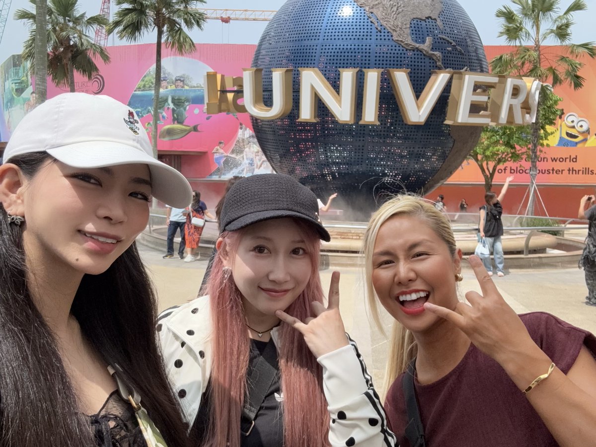 miyako_0405's tweet photo. 朝にシンガポール着、、、からのユニバ🇸🇬！！！
めちゃ人少なくてたくさんアトラクション乗れて大満足！！たのし〜！！！！！！ https://t.co/5wxxQrRilC