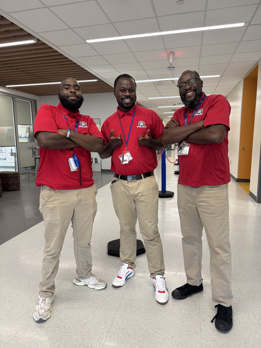 ELWMS's tweet photo. Great minds think alike… and apparently, so do our teachers! 😂🐺❤️💙 #WolfPackTwinning https://t.co/RnDqI1qJSA