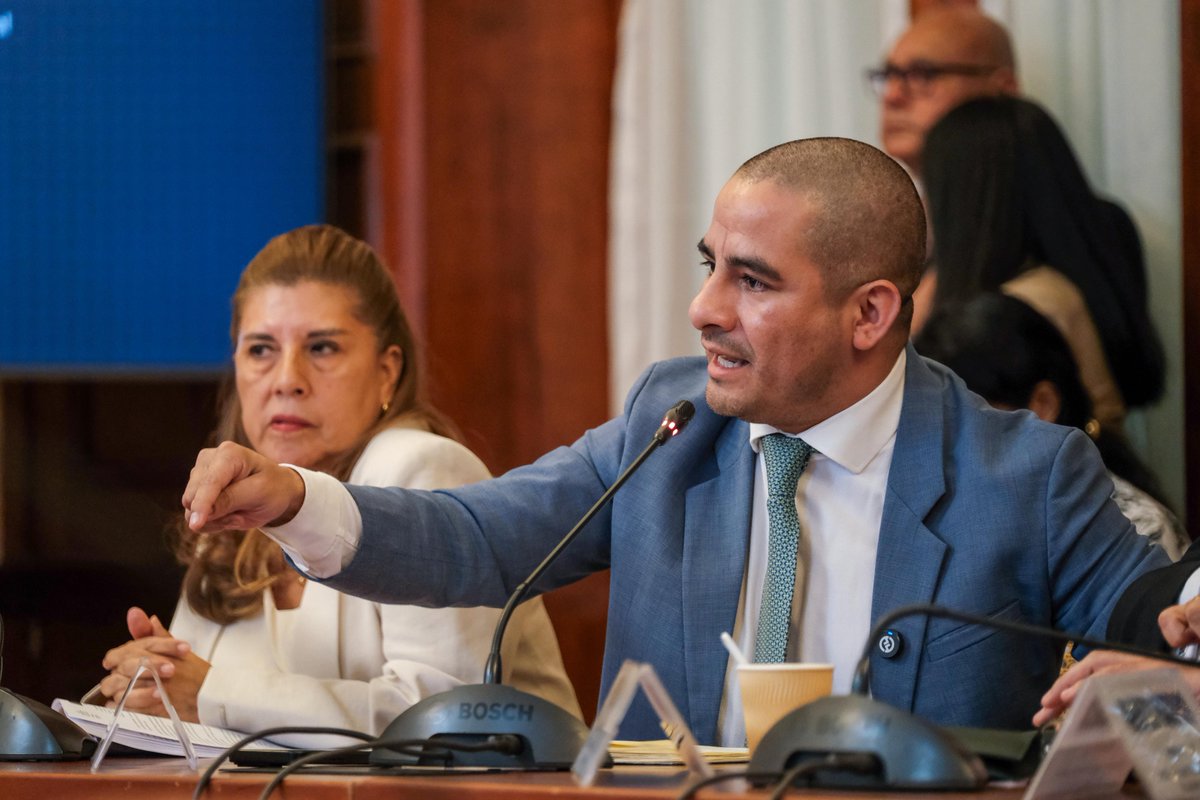 BankadaFP's tweet photo. 🏛️⚠️En la Comisión de Constitución, nuestros diputados marcaron posición, respecto a la necesidad de consensuar y buscar puntos en común, sobre el pedido de facultades legislativas del Ejecutivo. https://t.co/XC03EKaGjz