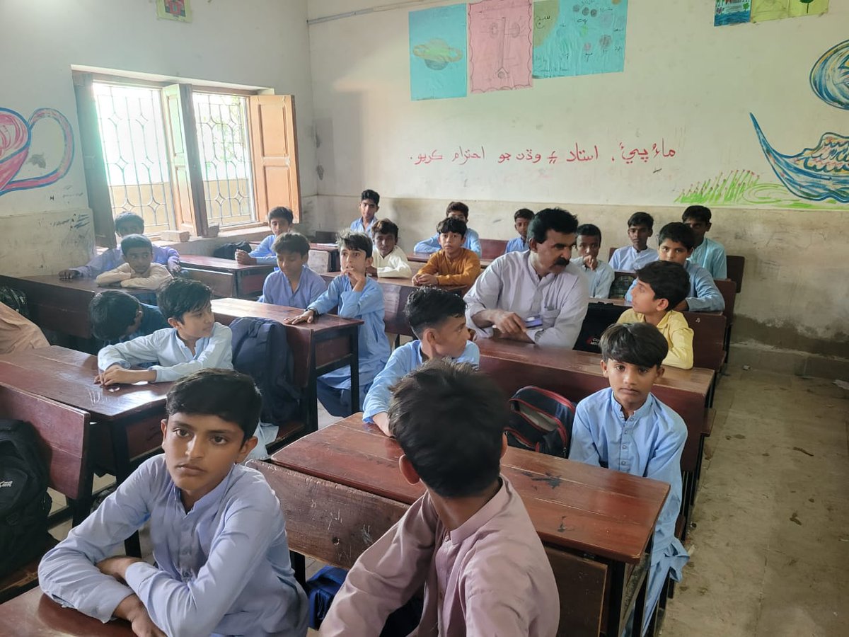 RightToPlayPak's tweet photo. Government Education Officials &amp; Right To Play visited government partner schools in District Badin.

Mr. Altaf Ali Memon, District Education Officer - Primary &amp; Mr. Ali Muhammad Rind, Taluka Education Officer - Secondary observed play-based lessons and spoke with teachers
🧵1/1 https://t.co/0ec4pMCDgy