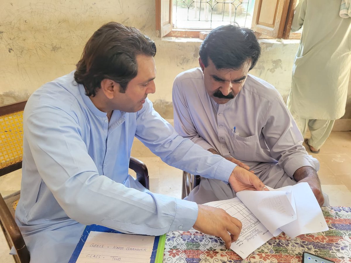 RightToPlayPak's tweet photo. Government Education Officials &amp; Right To Play visited government partner schools in District Badin.

Mr. Altaf Ali Memon, District Education Officer - Primary &amp; Mr. Ali Muhammad Rind, Taluka Education Officer - Secondary observed play-based lessons and spoke with teachers
🧵1/1 https://t.co/0ec4pMCDgy