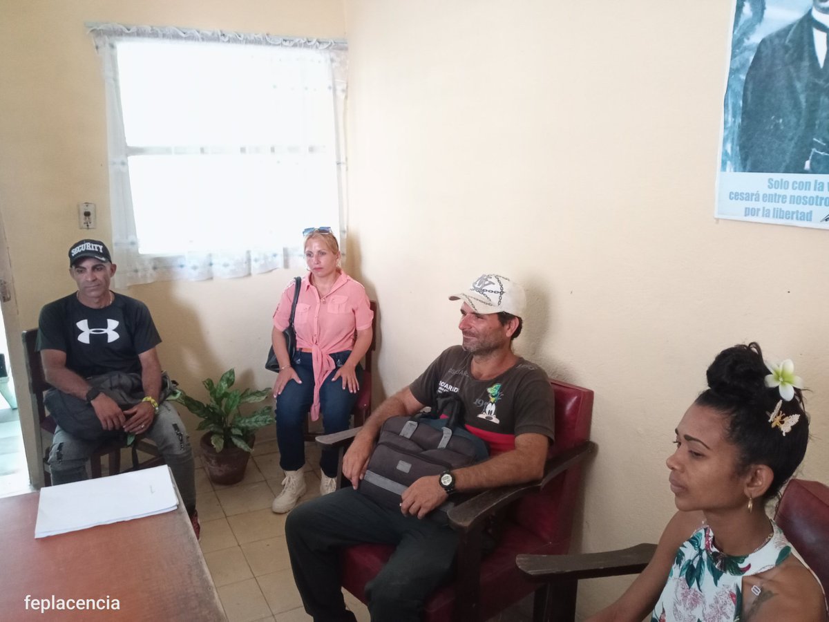 perez_placencia's tweet photo. Con reservas para cuadros políticos del Partido y de las organizaciones políticas y de masas que cursan entrenamiento en la escuela municipal del PCC de #PuertoPadre  intercambiamos sobre el fortalecimiento de la comunicación social. #PuertoPadrePorElTriunfo https://t.co/T6RfCiM68L