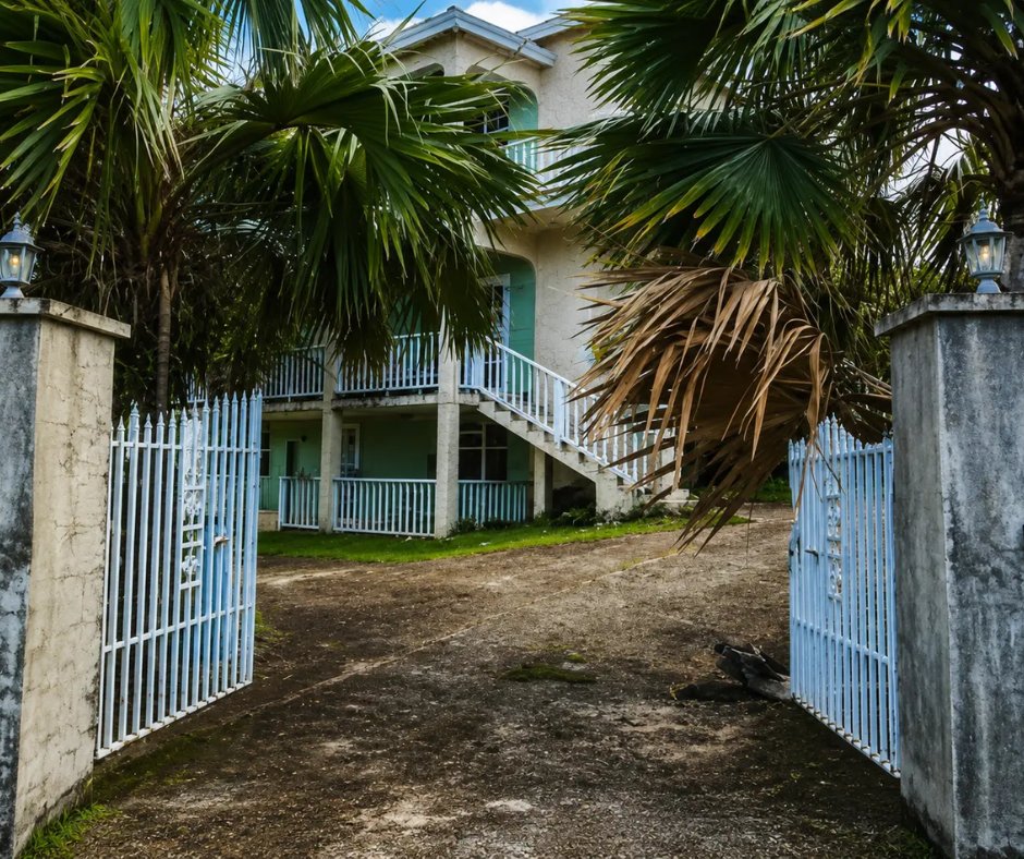 17_DegreesNorth's tweet photo. 🏠 Foreclosure – Farms Estate, Nevis. 3-story property on 18,500 SF with 9 bedrooms, 7 bathrooms &amp; 3,505 SF of living space. Built 2008. US$413,473.70 / EC$1,111,500. Auction: Nov. 20, 2026, High Court, Bath Village. 📞 869-669-0214 https://t.co/Kakj0MvqrK