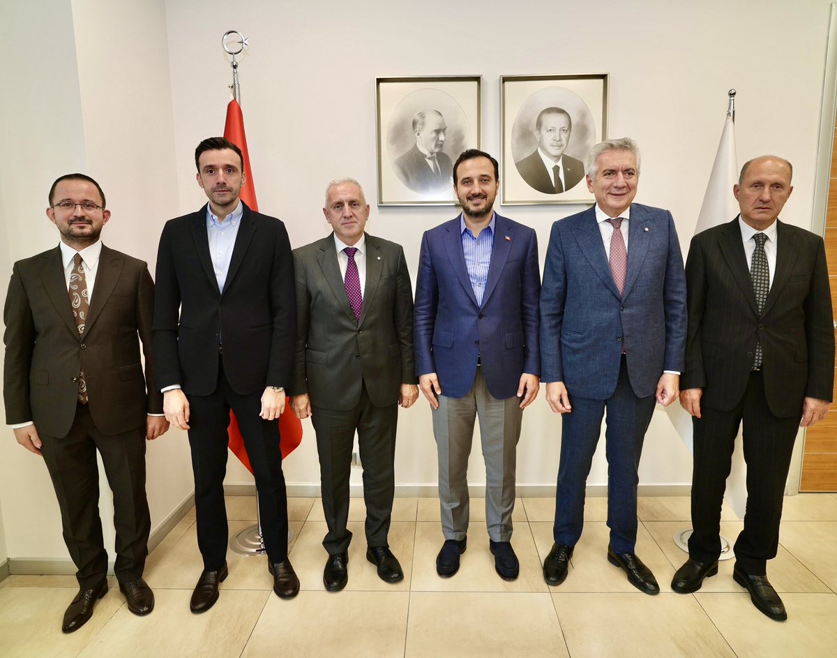 abdullahozdemir's tweet photo. İstanbul Sanayi Odası (İSO) Başkanı Sayın Erdal Bahçıvan ve değerli heyetini İl Başkanlığımızda ağırladık. https://t.co/8jppVuyqPQ