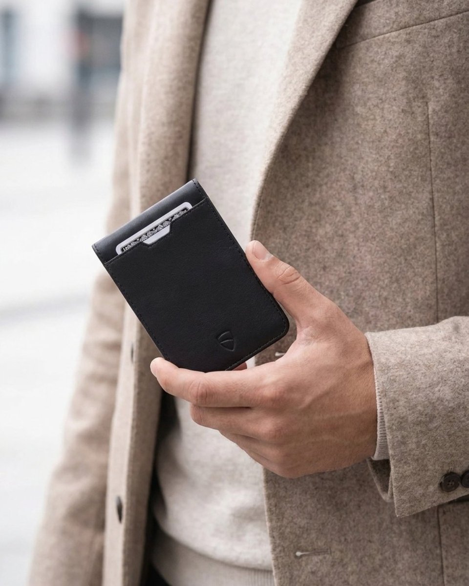 Vaultskin's tweet photo. Quiet confidence, built for everyday carry. ๐ค
The MANHATTAN pairs a slim bifold design with smart card and cash storage, wrapped in genuine full-grain leather. Refined, practical, timeless. โจ
#vaultskin #manhattan #wallet #leatherwallet #edc #menswallet #cardholder https://t.co/1gVl7iZIAY