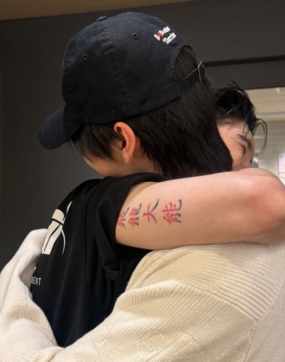 adore_aoujelly's tweet photo. October, please be good to these two precious souls right here. may you give them all the good things you can offer✨

may this month give them more schedules together, and with Ceri too. 

I hope we can get a Billionaire Biker update this month🤞🏻🍀

#aou_tnbknr #besevboom #AouBoom