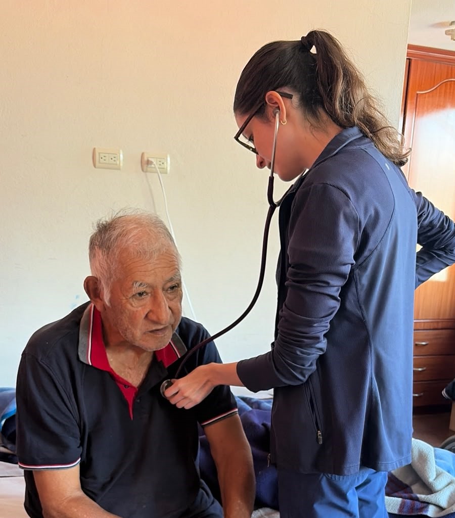 saludazuay_'s tweet photo. #Cuenca | En la parroquia San Joaquín, el personal de salud continúa recorriendo las comunidades para acercar servicios de salud a los hogares de manera oportuna y gratuita. https://t.co/9LoPb6mf25