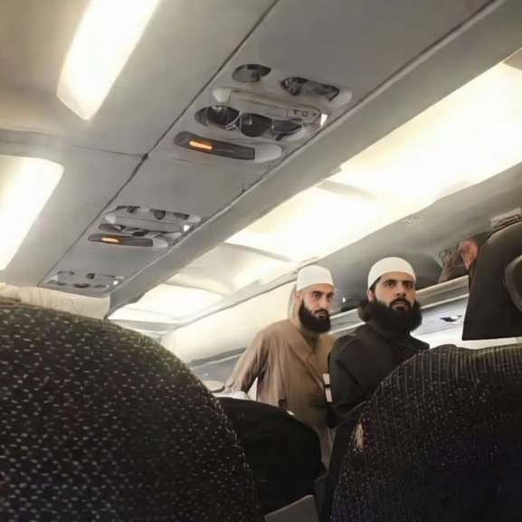lastkafir's tweet photo. If you see them on your plane get the fuck out asap.

They are there for 72 virgins.

Allahu Akbar will be the last words you hear https://t.co/olZfnlxSM1