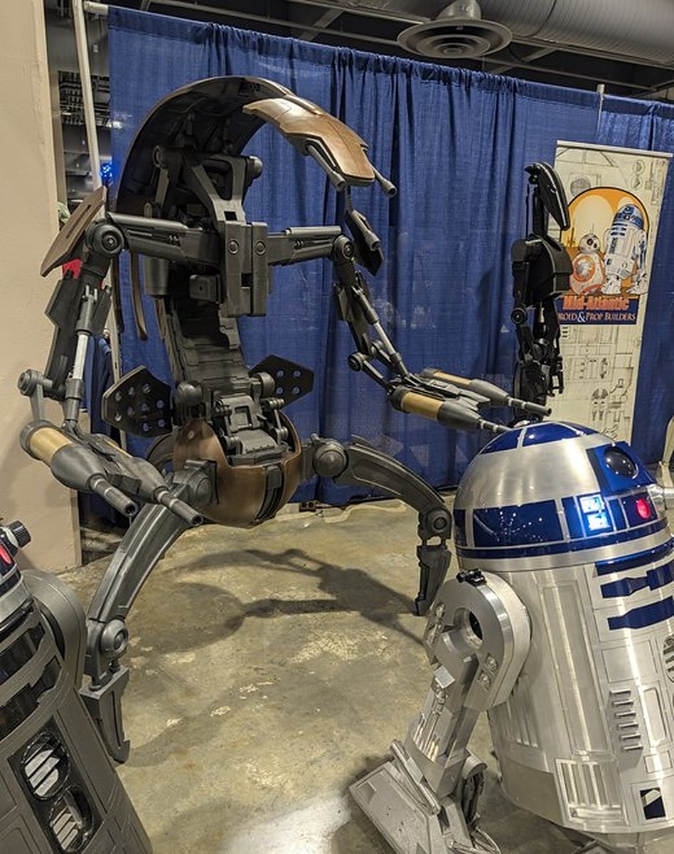 TripleA_NJ's tweet photo. Movies don't prepare you for the scale. Seeing a full size R2-D2 and a droideka in person at @3DPrintopia, I kept thinking how big these would be if they were real. I would not want to meet that droideka in a hallway.

Built by the Mid-Atlantic Droid &amp; Prop Builders. https://t.co/nWw44e4rxD