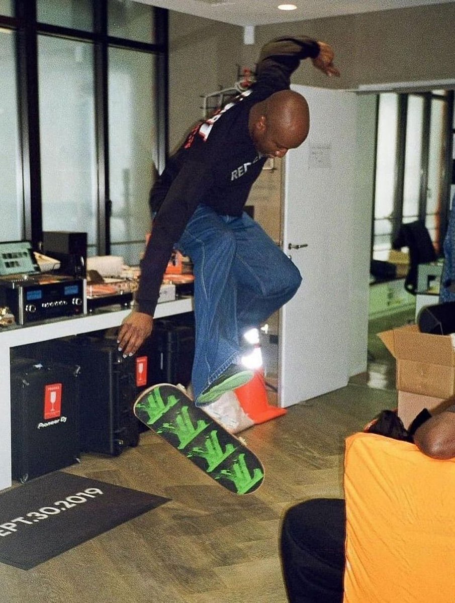 TheSiteSupply's tweet photo. Happy birthday to Virgil Abloh ✨ 

Virgil would've turned 46 today 🕊️ https://t.co/xzXGH0KrrY