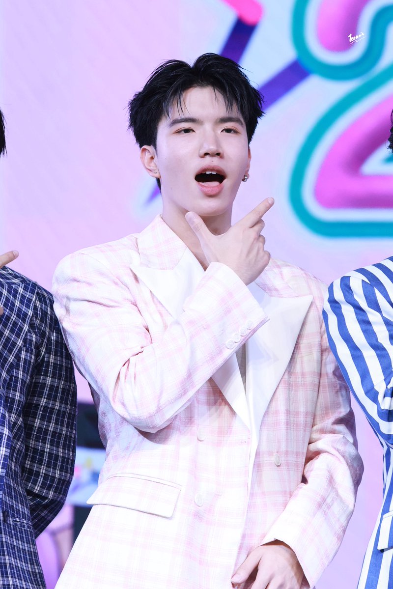 teenniizlk36's tweet photo. เอิ้กกกกอ้ากกกกก

CLOVER 24TH 9ENT PARAGON

#9entBD24thxCLO_VER

#9Ent24thxSiamParagon
#Keenkeno #CLO_VER https://t.co/4Hdncx2ZV5