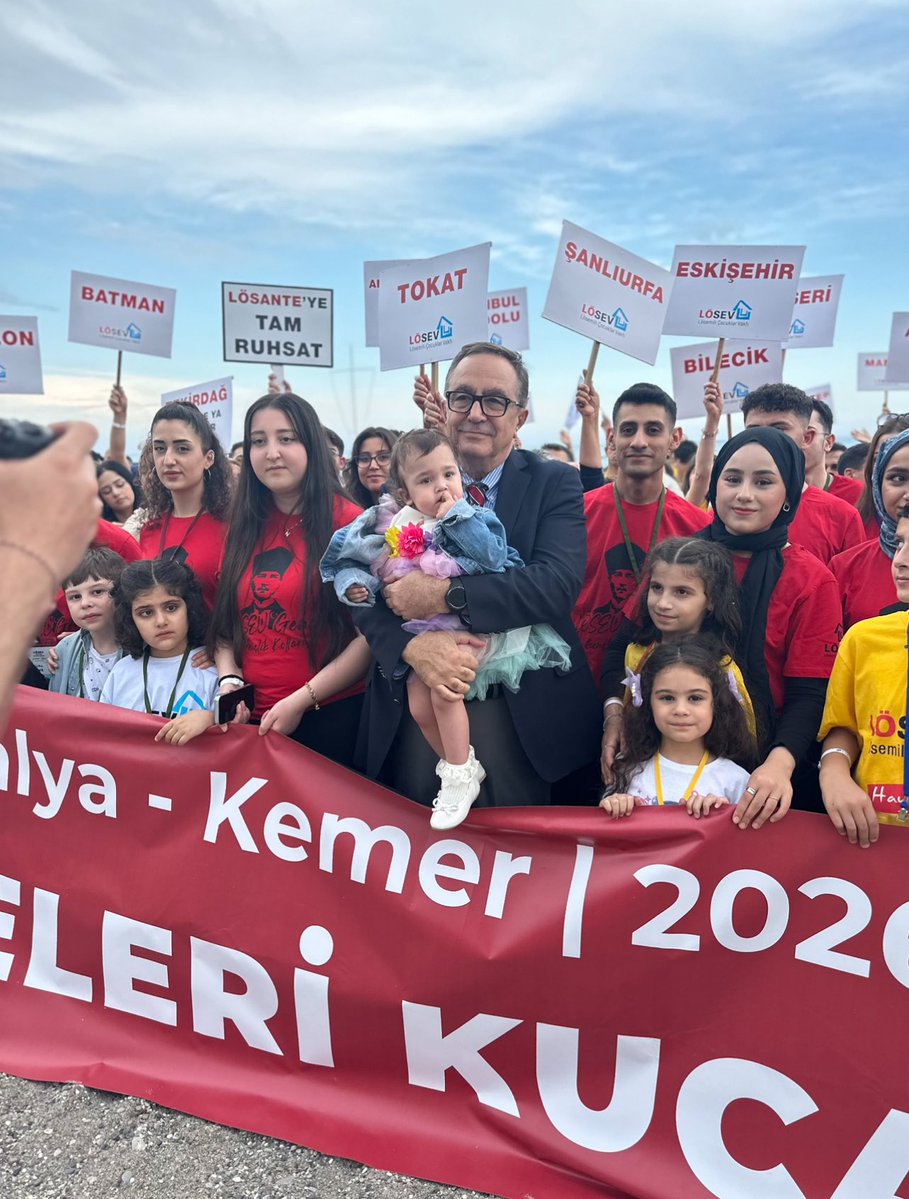 eylulakcy's tweet photo. #3EkimdeLÖSEVleAnıtkabirde
@ustunezer @hulya_unver https://t.co/NZIgJD4T5i