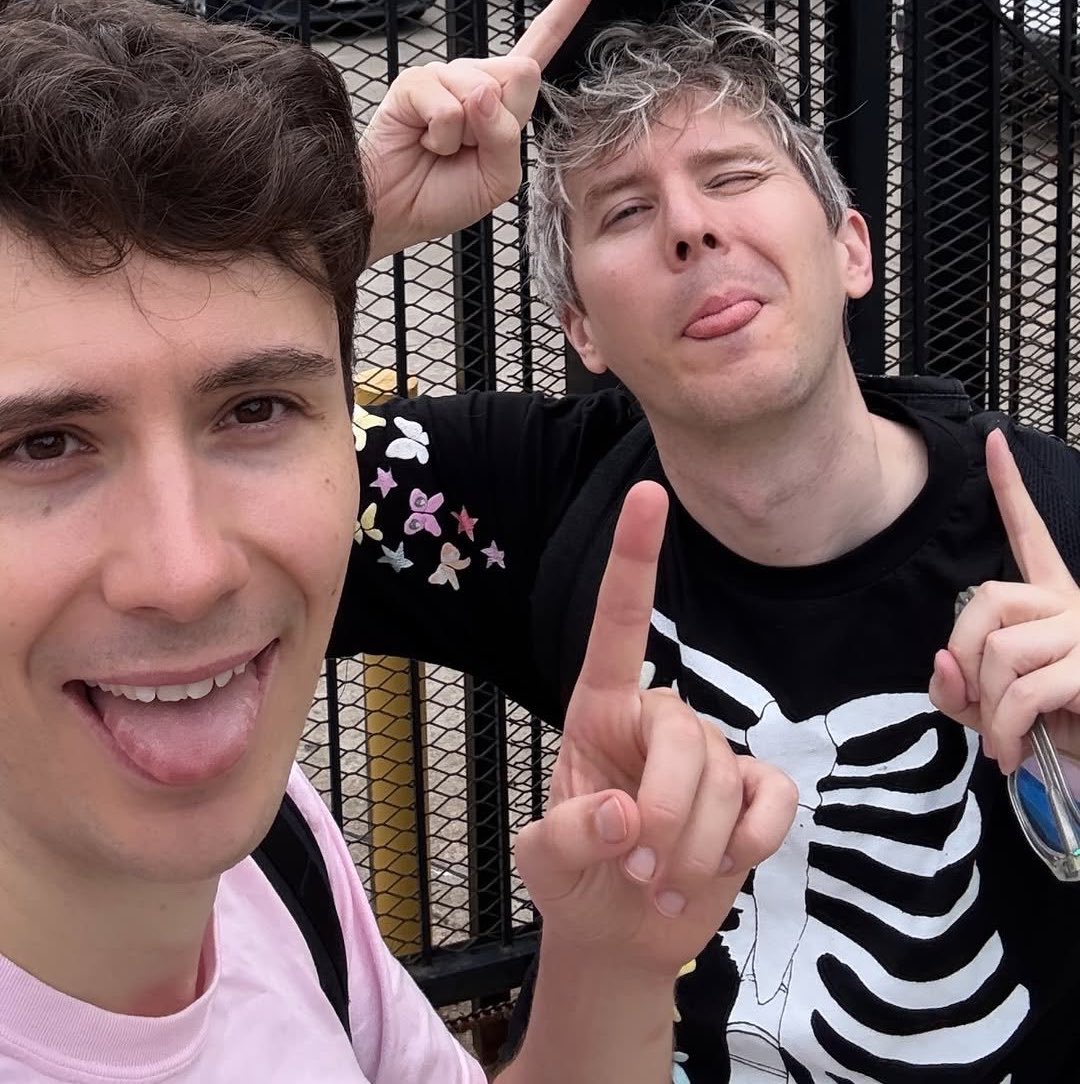 dnpoomf's tweet photo. dan wearing the 2009 shirt out and about with phil https://t.co/6xHyK37GMU