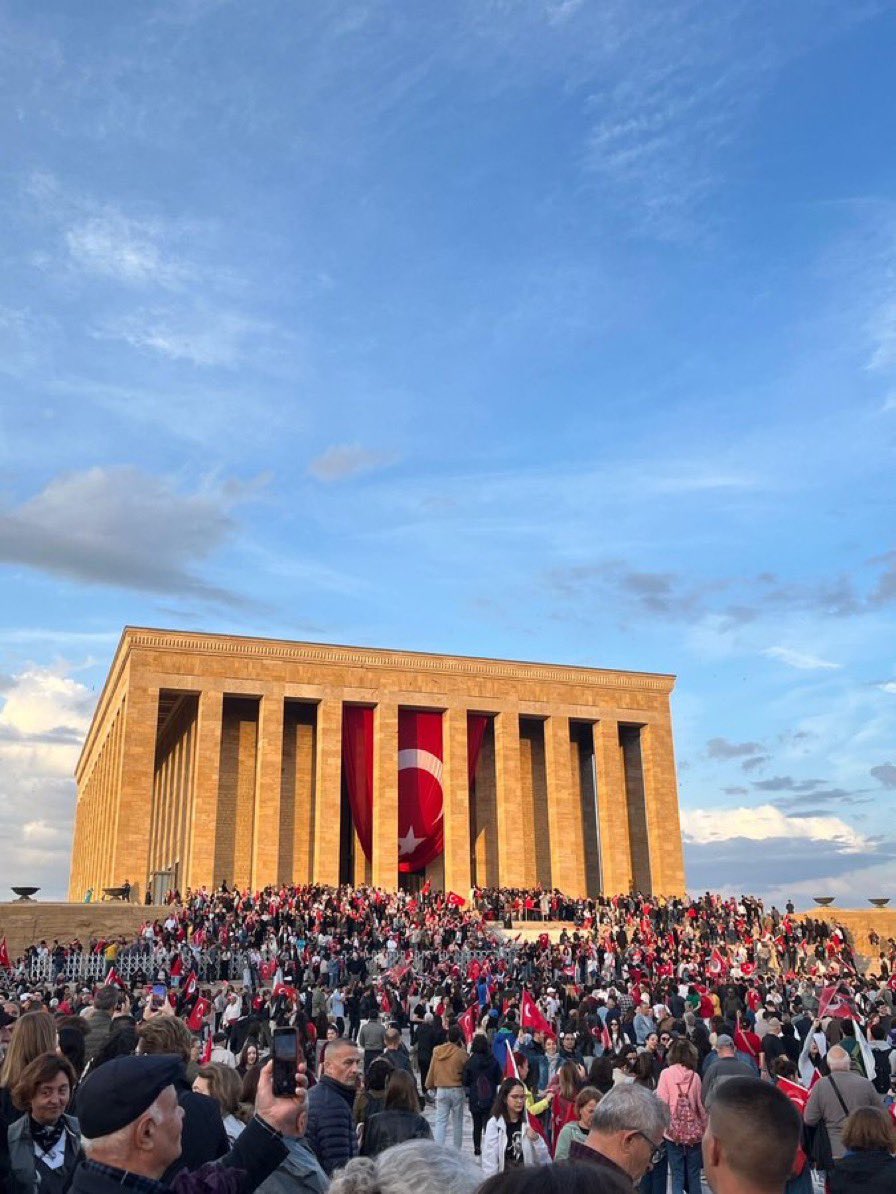 biruniilosev's tweet photo. Hep birlikte 3 Ekim Cumartesi günü Anıtkabir’de Atamızın huzuruna çıkıyoruz.
İyi ki LÖSEV…
İyi ki LÖSEV’liyiz 🧡

#3EkimdeLÖSEVleAnıtkabirde https://t.co/8EUVi3wSCy