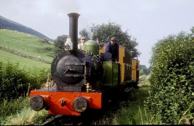 TalyllynRailway's tweet photo. It's not *quite* the weather for convertibles anymore, but check out this picture of No.2 'Dolgoch' without her cab from Summer 1999!

📸 TR Collection

#HeartofGold https://t.co/H5UfqRuTV0