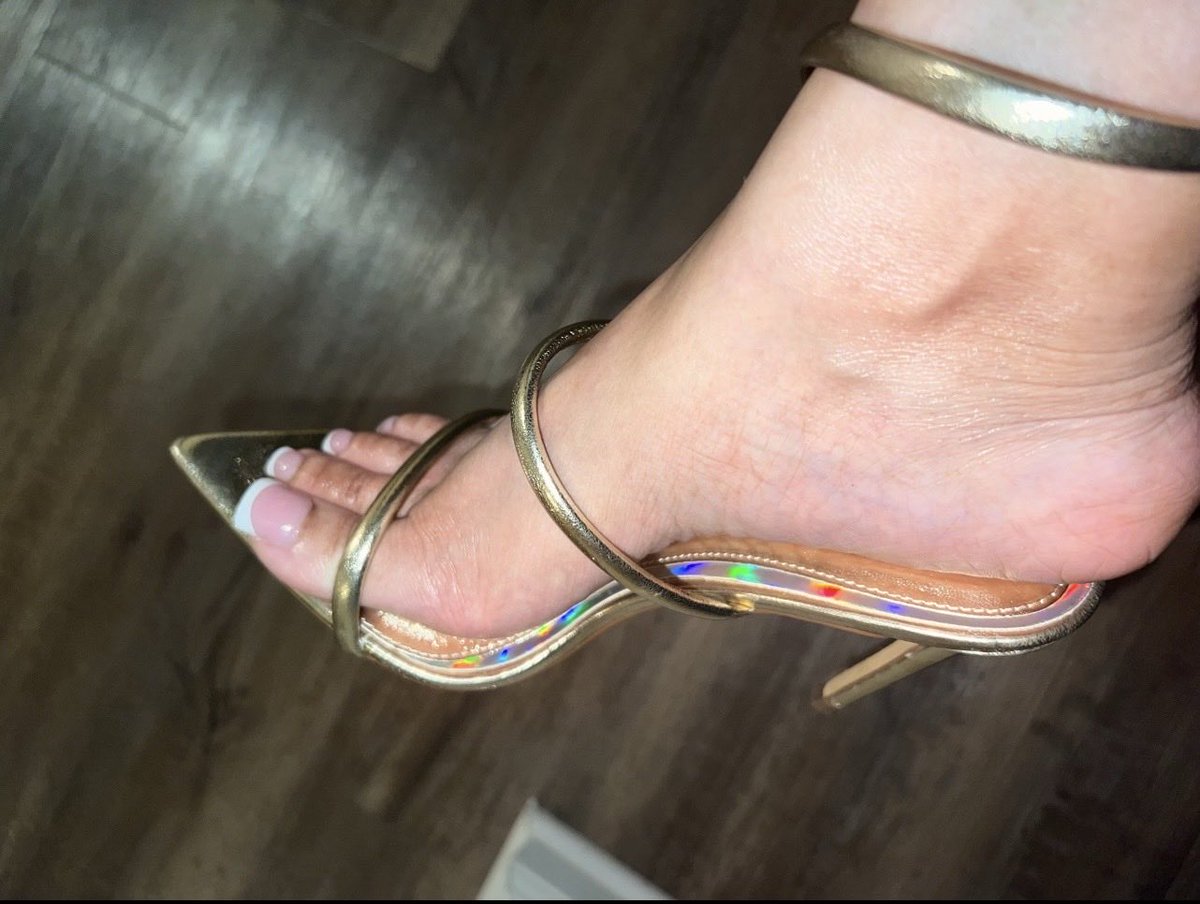 solelavee's tweet photo. @FeetFinder https://t.co/zNSih0QZGG