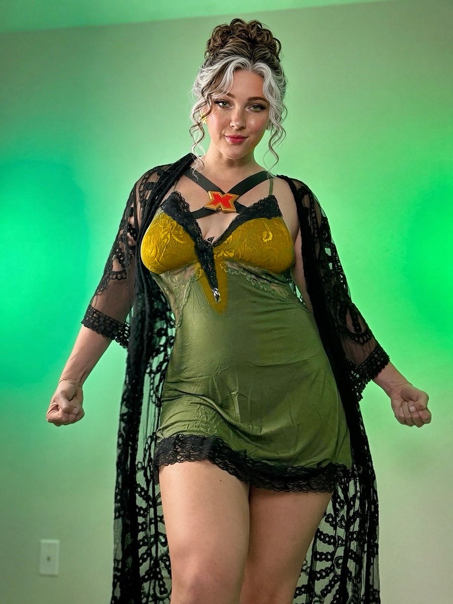 itsmichaelalee's tweet photo. Slumber Sugah 💚 Rogue cosplay from Marvel Rivals~ #marvelrivals #marvelcosplay https://t.co/jMu6btGFtY