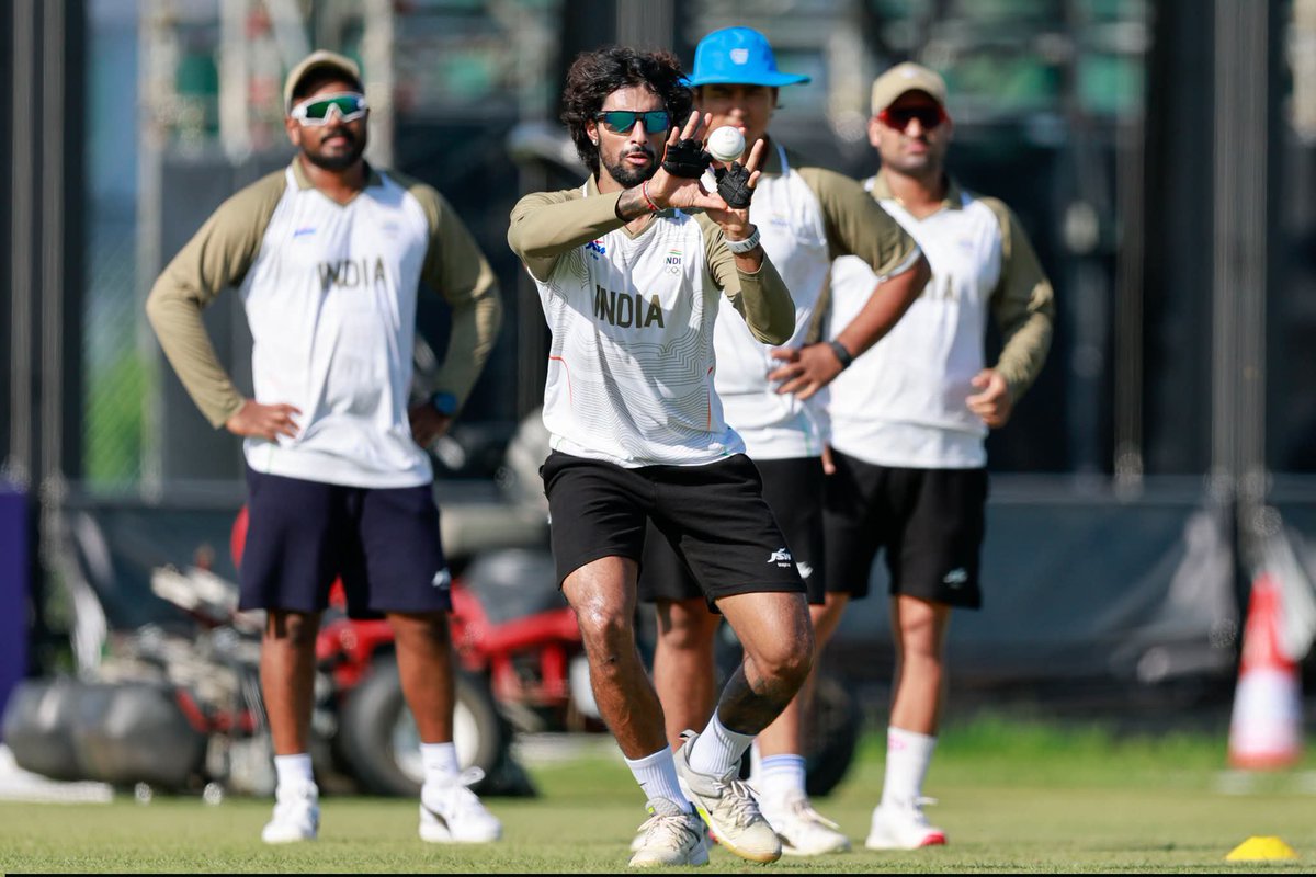 rohitronyrr's tweet photo. #TeamIndia #t20cricket #AsianGames #SanjuSamson #shreyasiyer #ishankishan
#semifinal #INDvsBAN
भारत बनाम बांग्लादेश एशियन गेम्स सेमी फाइनल मुकाबला कल यानी 1 तारीख को है
टीम इंडिया के खिलाड़ी ग्राउंड पर अभ्यास करते हुए नजर आए https://t.co/lNOrgcMp4C