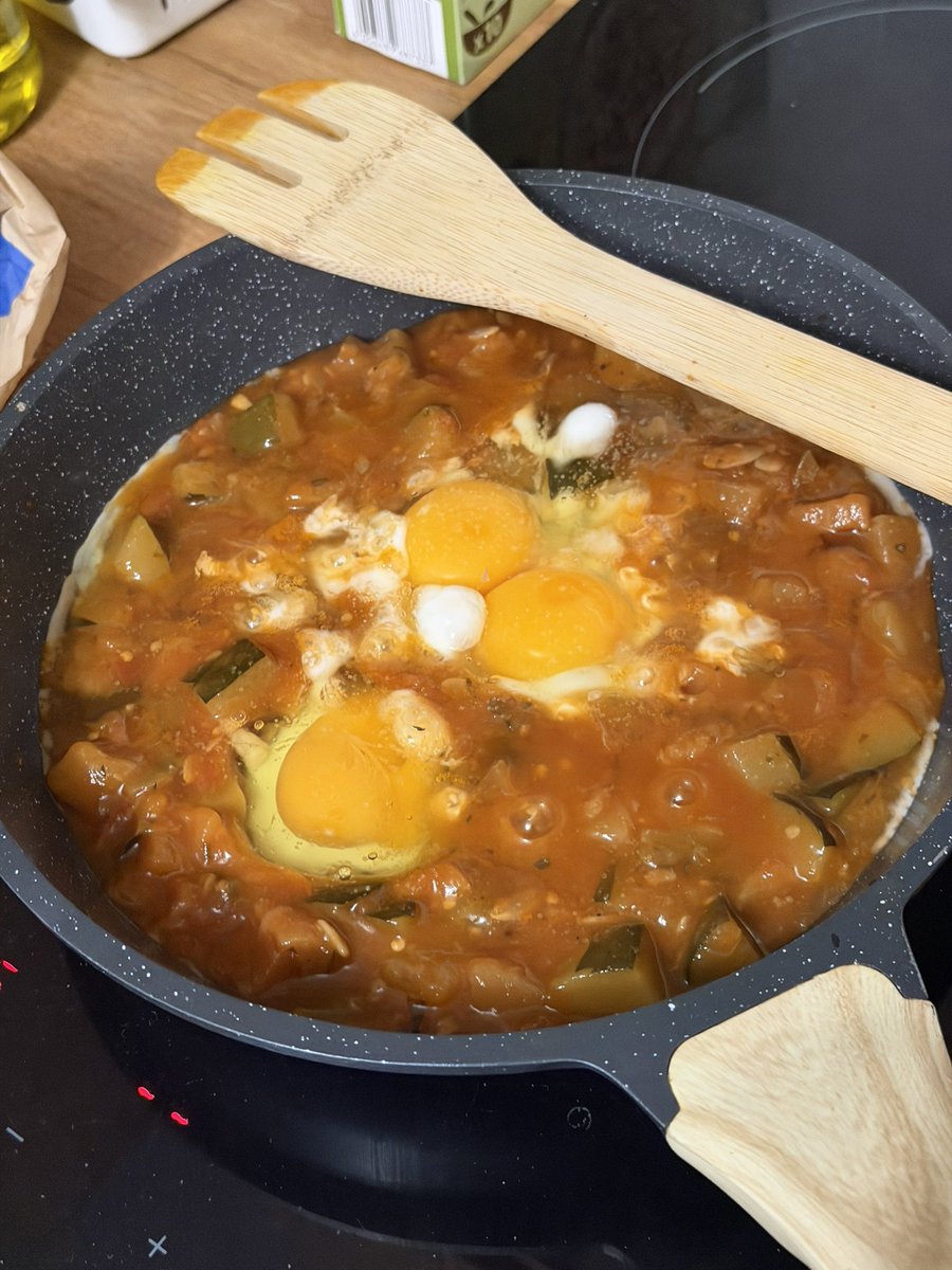 toujoursyams's tweet photo. Obèse est l’algérien 🇩🇿, marocaine 🇲🇦 est la diet #benze #danslebon #lesvraissavent https://t.co/uZDyCo5nCd