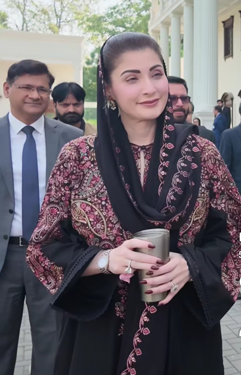 panadollxtra's tweet photo. اس گلاس کے پیچھے کیا کہانی ہے ؟ https://t.co/setguxhrJi