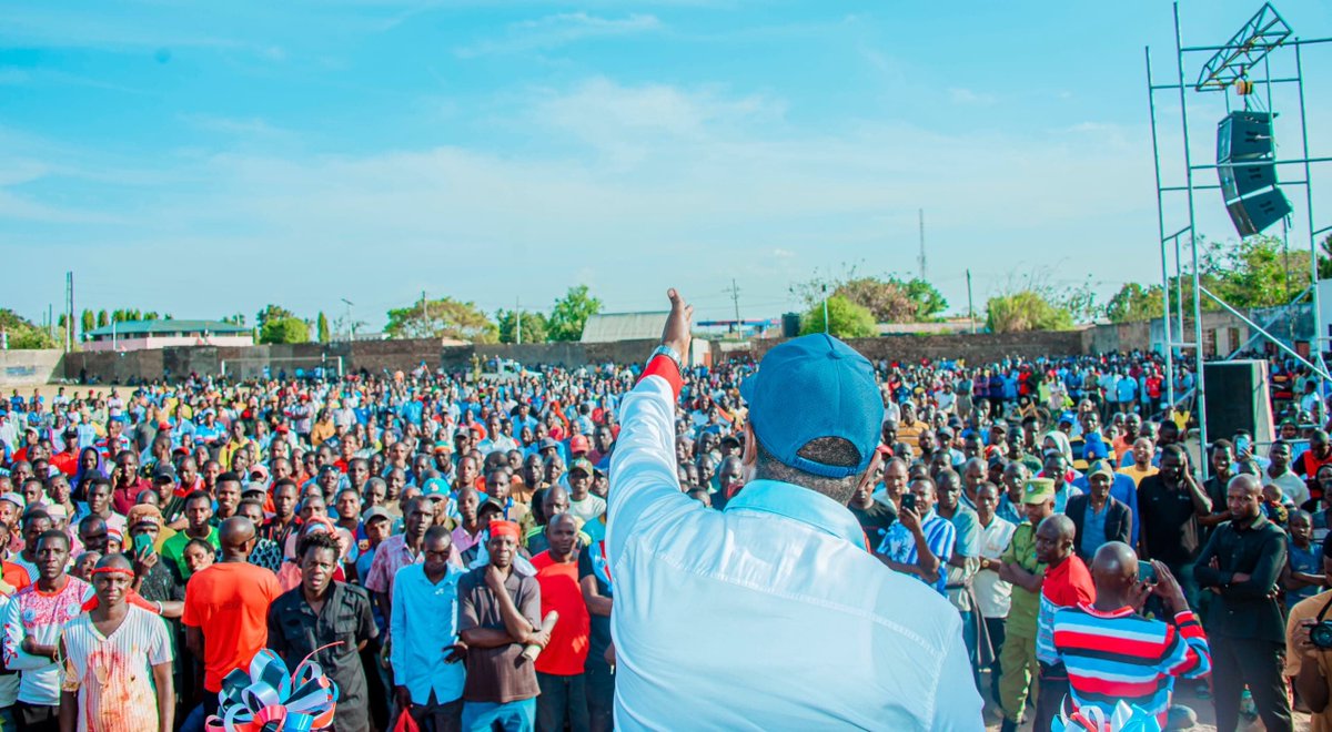 MBwashari's tweet photo. Ameenda kwa kutumia mtumbwi, hajabeba mtu na roli, na uwanja hakuna pakukanyaga. Ndiyo maana @ccm_tanzania Wanaweweseka kuona Watanzania wote wapo @ChademaTZ2

@HecheJohn endelea kupeleka moto, Tutashinda. https://t.co/rzyW3ZoPq4